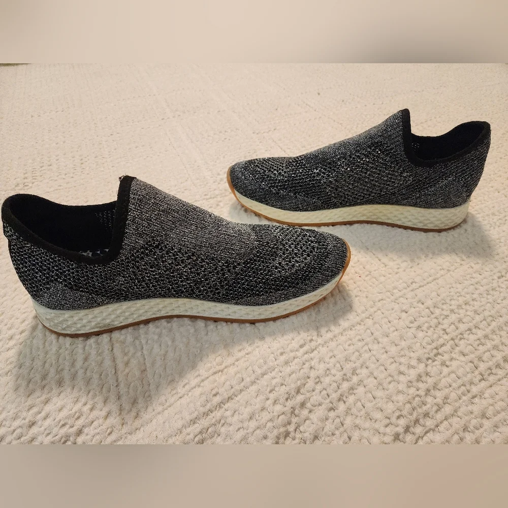 Urban Sports Jslides Women's Black Silver Metallic Mesh Slip-On Sneakers Sz 9